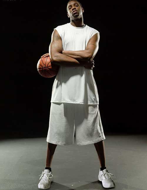 热刺街头绘制孙兴慜壁画迎接欧冠回归（热刺以街头孙兴慜壁画迎接欧冠重返）