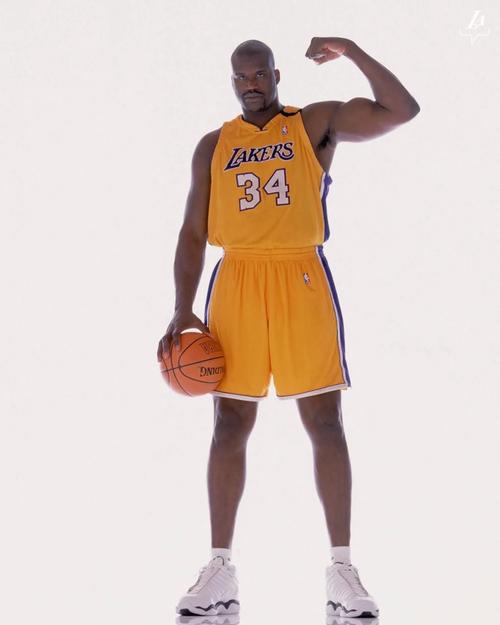 球迷在青年欧冠里对切尔西球员进行种族歧视，卡拉巴赫被罚款（青年欧冠发生针对切尔西球员的种族歧视事件，卡拉巴赫被罚款）