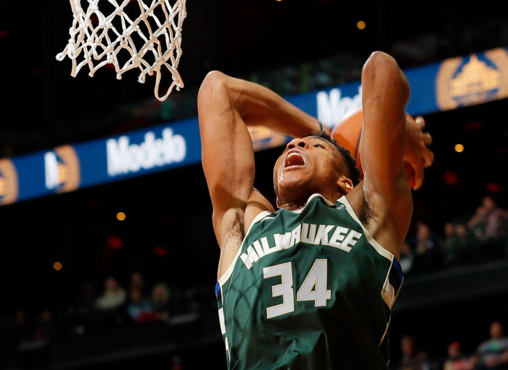 精彩，皇马女足前锋琳达-凯塞多打入一记马拉多纳式进球（皇马女足前锋琳达-凯塞多上演马拉多纳式精彩破门）