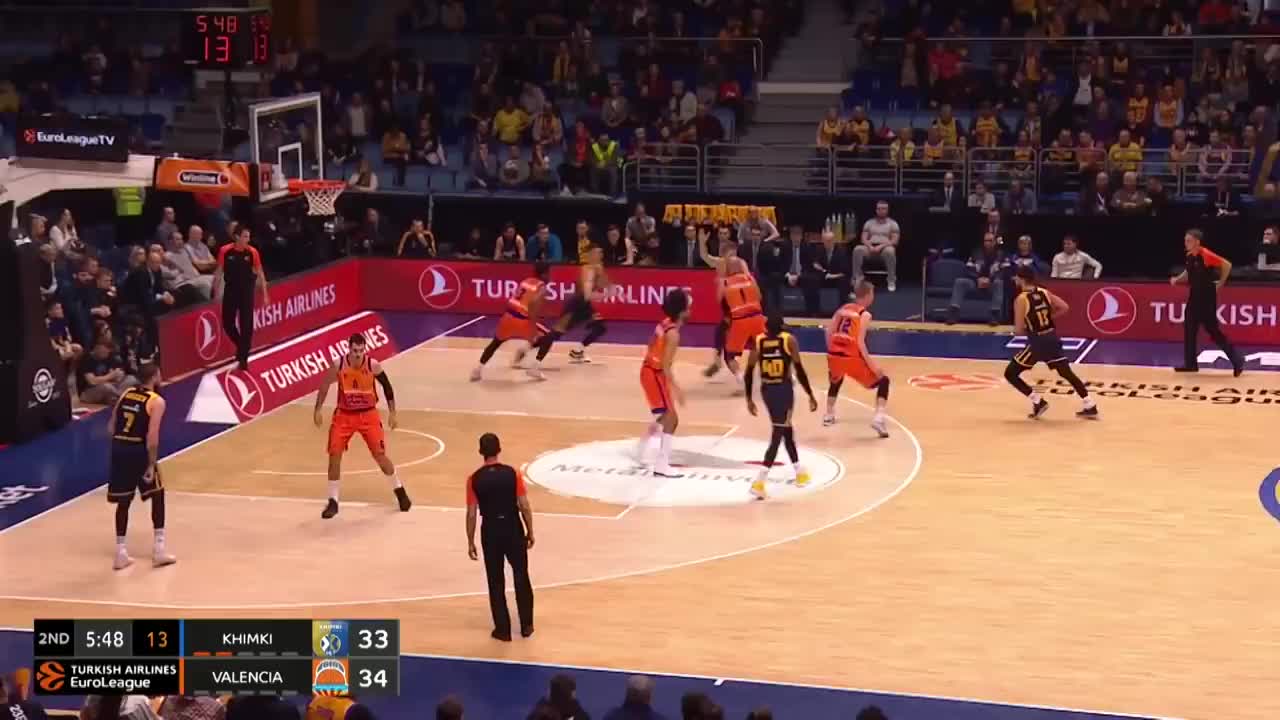 第一节比赛还剩30.3秒！首钢叫暂停，江苏22比28北京（首节还剩30.3秒，首钢请求暂停：江苏22-28北京）