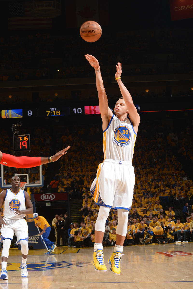 拼劲十足！沃特森10中7拿到21分 正负值+17（沃特森火力全开，10投7中砍下21分，正负值+17）