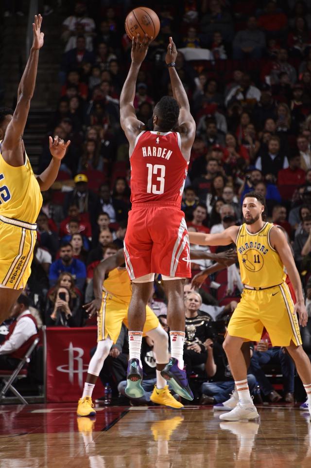 场均27.8分7篮板！爵士核心马尔卡宁今日复出战掘金（场均27.8分7板的爵士当家马尔卡宁今日回归，挑战掘金）