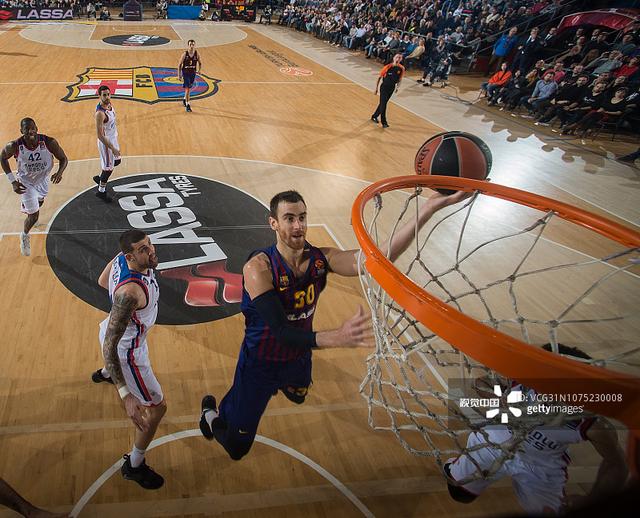 历史首次女裁判担任中超主裁，董方雨将执法西海岸vs亚泰（中超史上首位女主裁上任：董方雨将执法西海岸对亚泰）