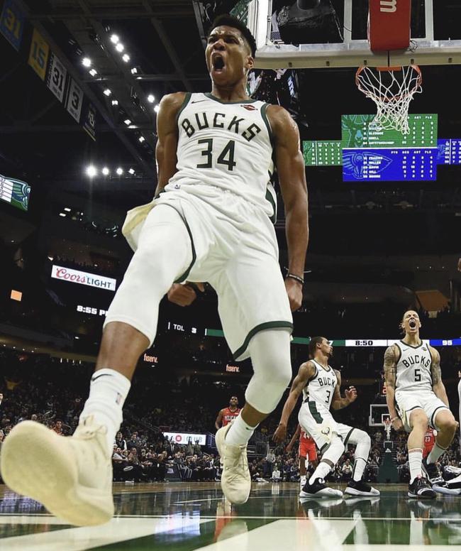 太阳vs湖人前瞻：里夫斯缺席，湖人客场复仇不易（太阳迎战湖人前瞻：里夫斯缺阵，湖人客场复仇艰难）