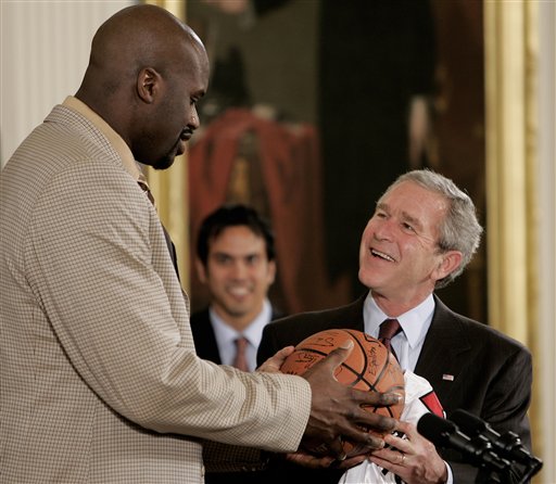 欧冠前瞻：巴萨誓报攻占诺坎普之仇，法兰克福刚经历客场惨案（欧冠前瞻：巴萨誓雪诺坎普之耻，法兰克福刚遭客场惨败）