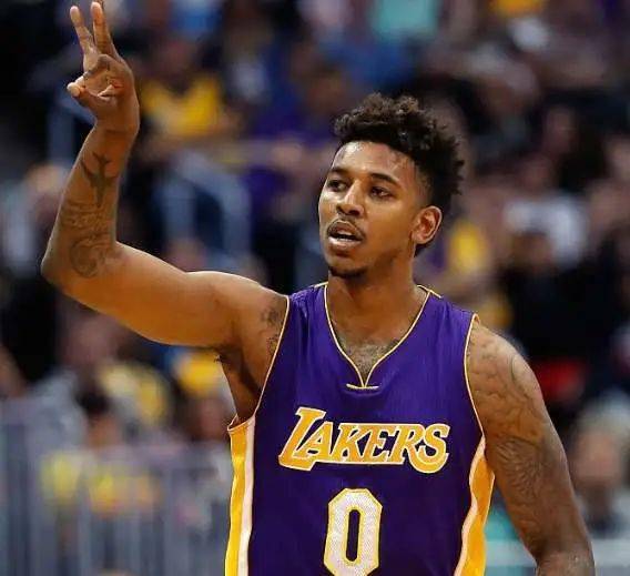 利物浦快节奏打法极具观赏性（利物浦快节奏踢法观赏性十足）