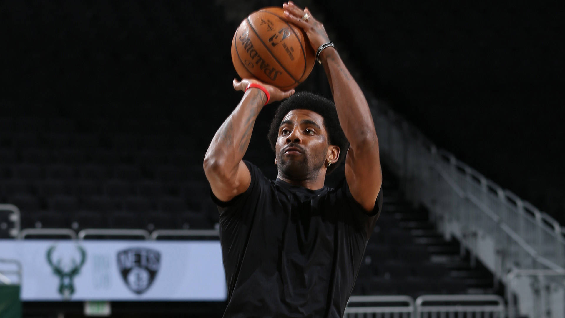 半场战报：那不勒斯1-0尤文，霍伊伦7分钟闪击，内雷斯助攻（半场快讯：那不勒斯1-0领先尤文，霍伊伦7分钟建功，内雷斯送助攻）